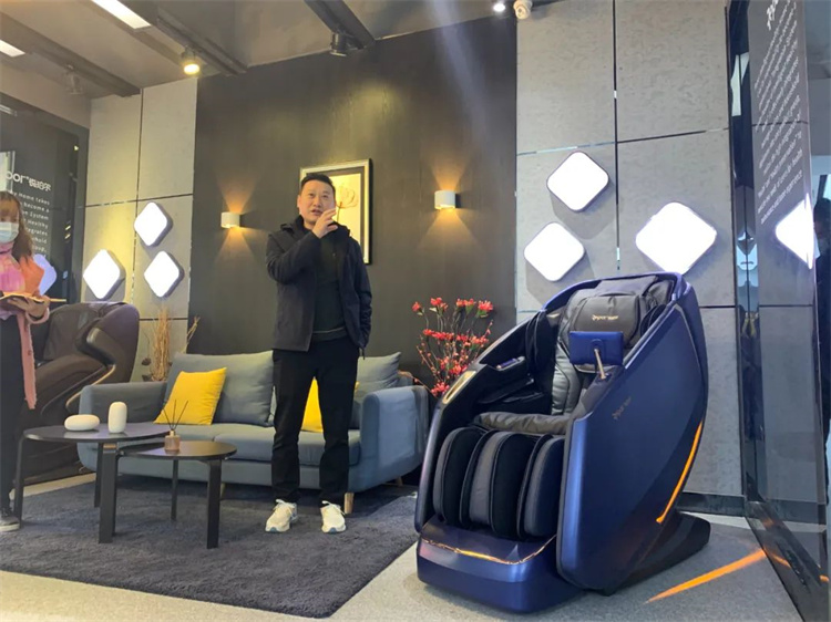 开云（中国电竞） Kaiyun,集团旗下品牌—锐珀尔举行新款4D穴感总裁按摩椅S500内训会